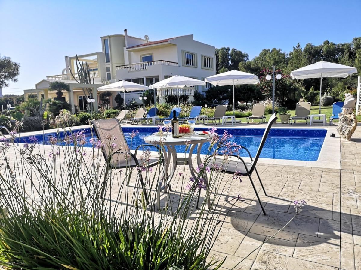 Louis Luxury Villa By Living In Blue Коскіну Екстер'єр фото